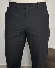 Calça Com Bolsos E Passantes No Cós
