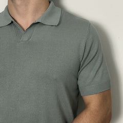 Polo em Tricot Gola V