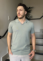 Polo em Tricot Gola V