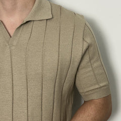 Polo em Tricot Texturizado Gola V
